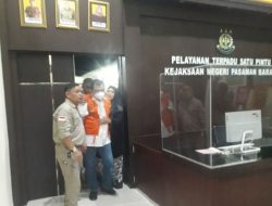 Foto Kejari Pasbar Tahan Dua Tersangka Pembangunan RSUD,