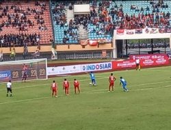 Foto Penalti Rio Hardiawan Selamatkan PSPS Riau dari Kekalahan