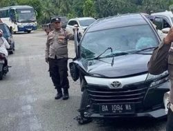 Foto Kecelakaan di Padang Pariaman Libatkan  Dua Avanza dan Satu Escudo