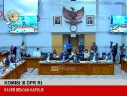 Foto Komisi III DPR Ribut di Depan Kapolri Gara-gara Gelar Doktor