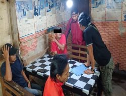 Foto Agen Judi Online Ditangkap saat Asyik Hitung Uang Taruhan