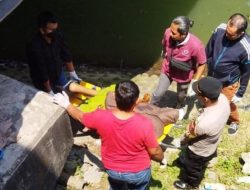 Foto Mayat Pria Membusuk di Kolong Jembatan Air Tawar