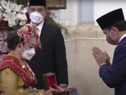 Foto Presiden Jokowi Beri 127 Tokoh Anugerah Tanda Kehormatan