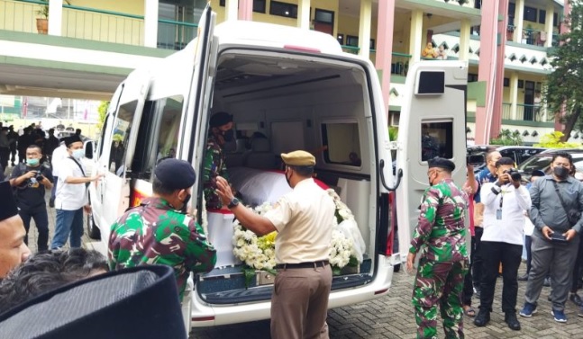 Foto Jenazah Prof Azyumardi Azra Diberangkatkan ke TMP Kalibata Setelah Dishalatkan di UIN Syarif Hidayatullah