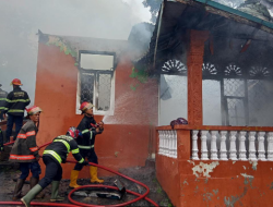 Foto Satu Rumah Warga Rawang Padang Hangus Terbakar