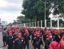 Foto Massa Buruh Datangi Gedung DPR