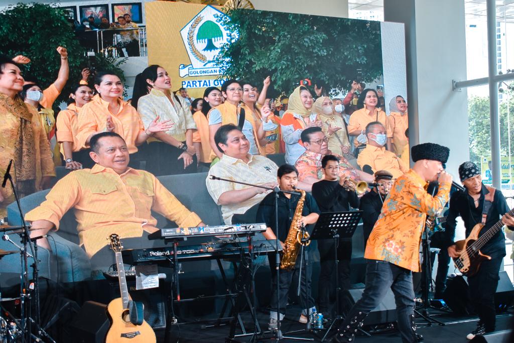 Foto Airlangga dan Dewa-19 Galang Donasi Korban Kanjuruhan