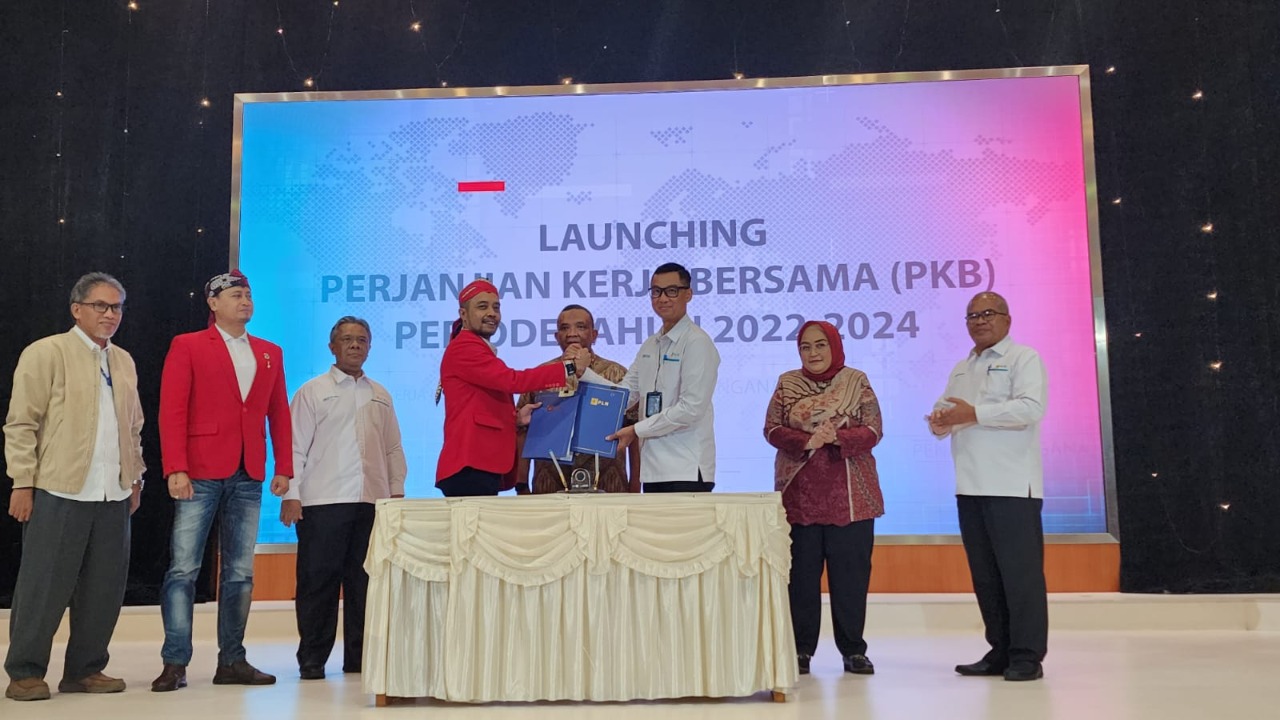 Foto Akhirnya Manajemen dan Serikat Pekerja PLN Teken Perjanjian Kerja Bersama