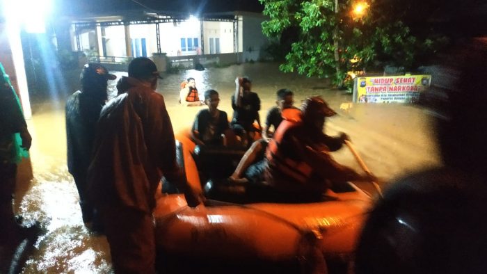 Foto Peringatan Pemprov, Bencana Banjir dan Longsor Ancam Warga Sumbar