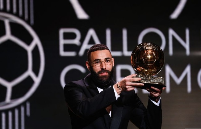 Foto Karim Benzema Raih Ballon d'Or 2022