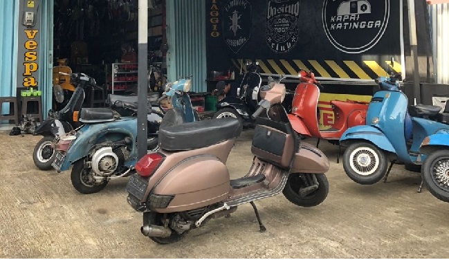 Foto Bengkel Vespa, Dulu dan Sekarang