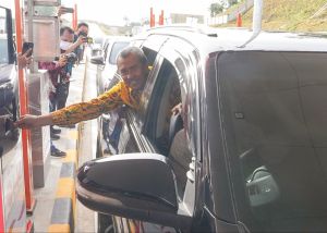 Foto Gubernur Riau Syamsuar Uji Coba Tol Pekanbaru-Bangkinang, Ini Katanya