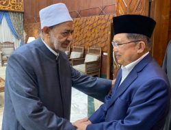 Foto Bertemu Grand Syaikh Al-Azhar, JK Apresiasi Peran Alumni Al-Azhar