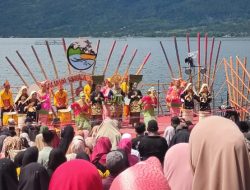 Foto Galundi Singkarak Festival; Kreasi Seni Budaya Berlatar Keindahan Alam Minangkabau