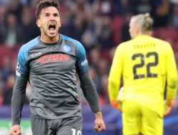 Foto Napoli Bantai Ajax Amsterdam 6-1