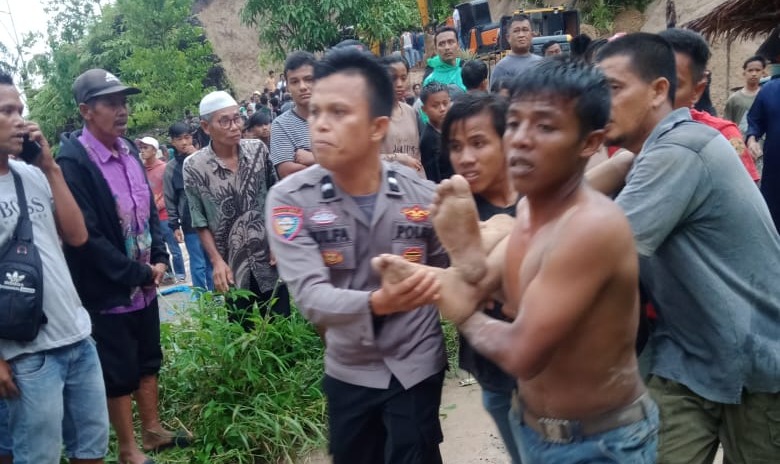 Foto Satu Korban Tertimbun Longsor di Salareh Aia Utara Belum Ditemukan