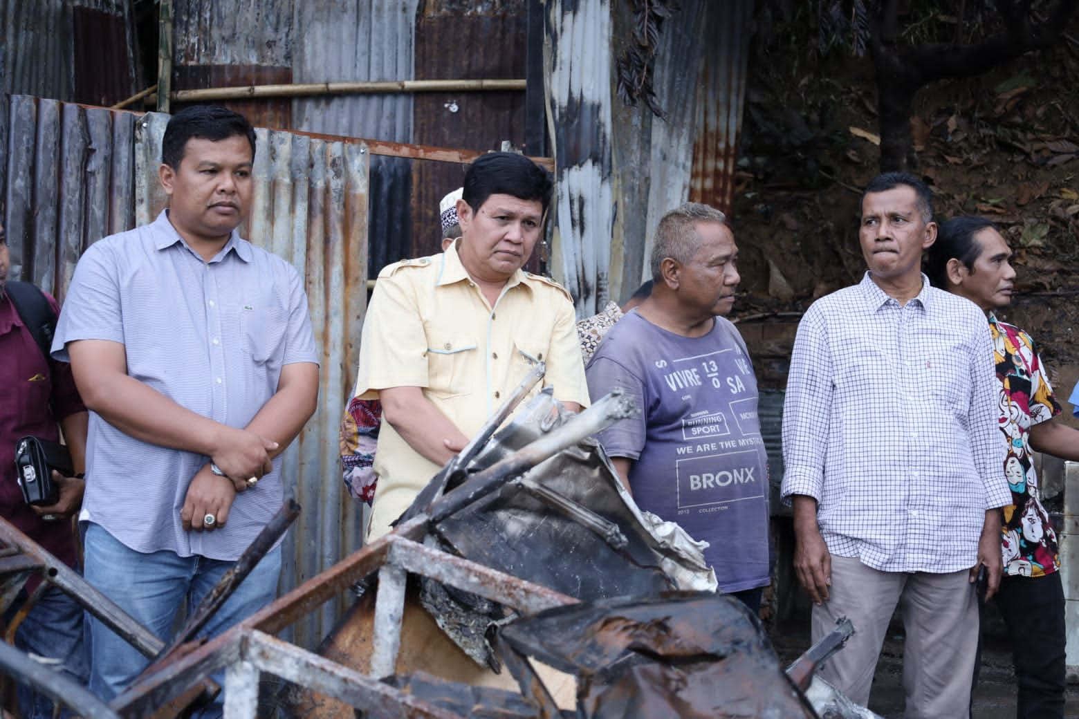 Foto DPD LPM Peduli, Irwan Basyir bantu Korban Kebakaran Padang Selatan