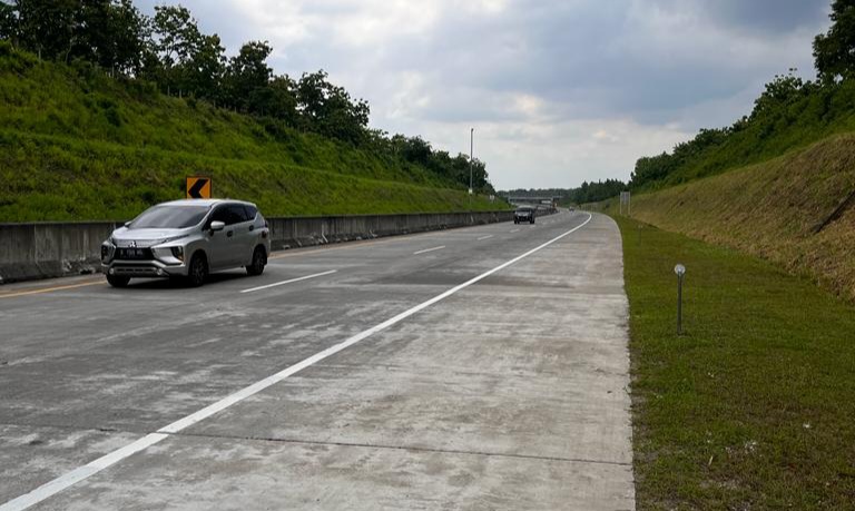 Foto Melaju di Tol Semarang - Malang