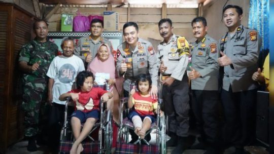 Foto Kakak Beradik di Pekanbaru Menderita Rapuh Tulang, Begini Janji Irjen Iqbal