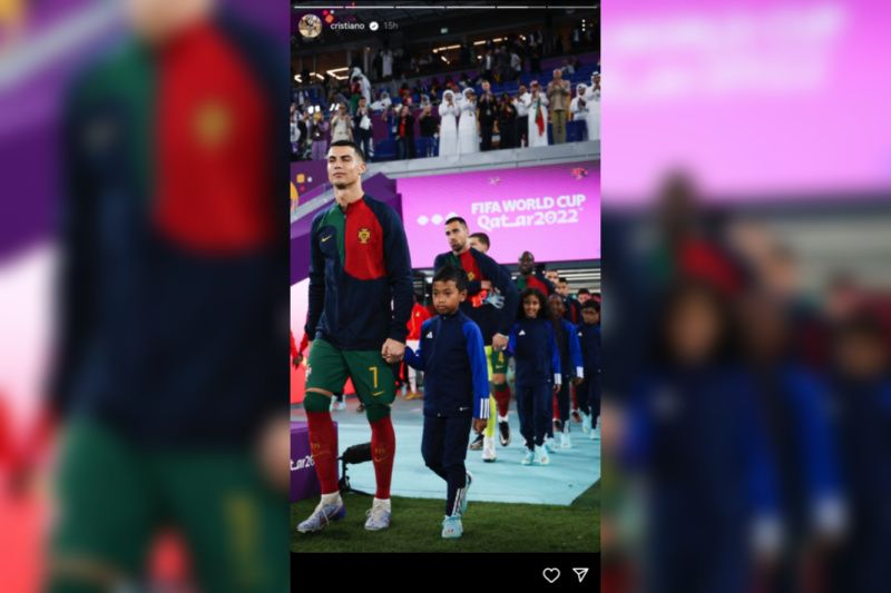 Foto Anak Indonesia jadi Pendamping Ronaldo saat Laga Portugal vs Ghana