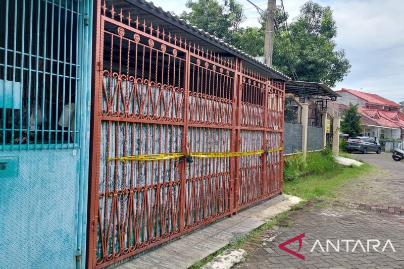 Foto Polisi Selidiki Kemungkinan Penyebab Kematian Satu Keluarga di Kalideres Akibat Keracunan