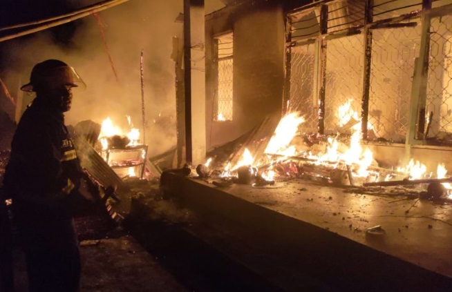 Foto Satu Rumah di Jalan Sutan Syahrir Terbakar Saat Penghuni Tertidur