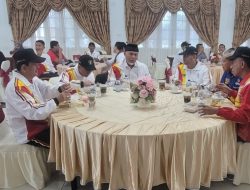 Foto Gubernur Lepas Kontingen Porwanas PWI Sumbar ke Malang