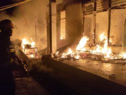 Foto Satu Rumah di Jalan Sutan Syahrir Terbakar Saat Penghuni Tertidur