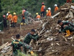 Foto Tim SAR Sisakan Pencarian Enam Korban Hilang Gempa Cianjur