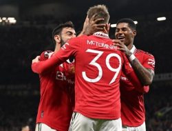 Foto Balas Kekalahan, Manchester United Menang 4-2 Hadapi Villa di Piala Liga