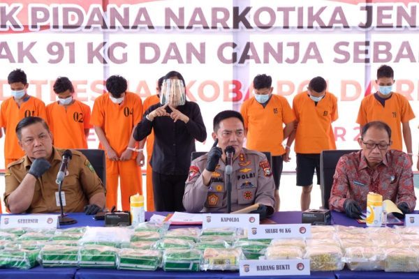 Foto Polda Riau Amankan 91 Kg Sabu dan 25 Kg Ganja