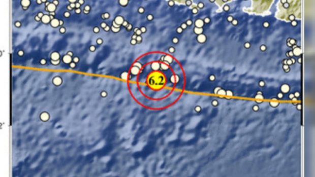 Foto Gempa M6,2 Mengguncang Jember, Aktivitas Warga Tetap Normal