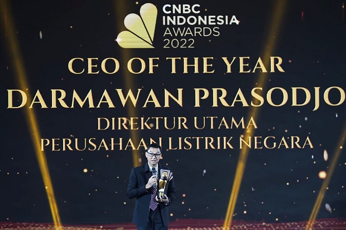 Foto Jalankan Visi Menteri BUMN, Dirut PLN Dinobatkan Jadi CEO of The Year