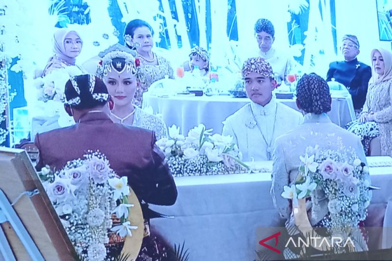 Foto Kaesang Pangarep dan Erina Gudono Sah Menjadi Suami-Istri