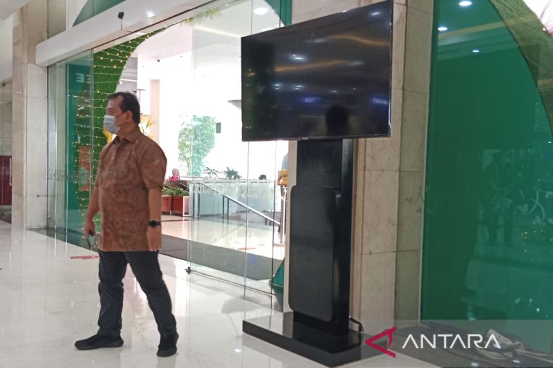 Foto Panitia Siapkan Layar Monitor untuk Saksikan Akad Nikah Kaesang-Erina