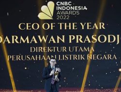 Foto Jalankan Visi Menteri BUMN, Dirut PLN Dinobatkan Jadi CEO of The Year