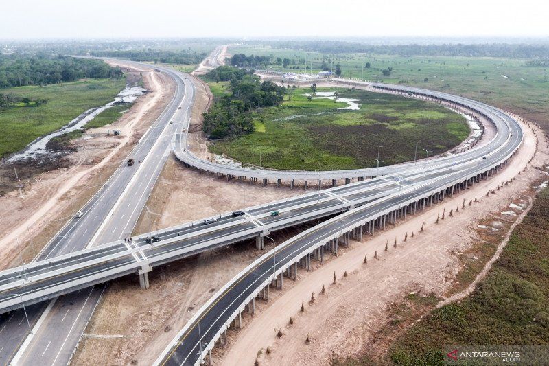 Foto Sebanyak 880.000 Kendaraan Lintasi Tol Trans Sumatera jelang Natal