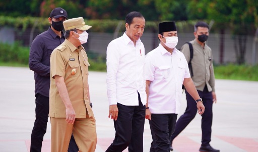 Foto Pesawat Presiden RI Mendarat di Bandara SSK II Pekanbaru, Begini Pesan Gubri