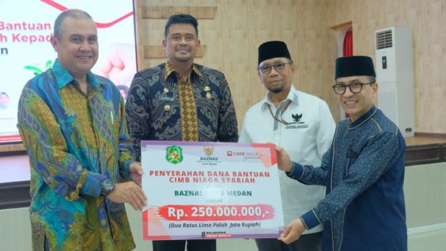 Foto CIMB Niaga Syariah Salurkan Donasi Dana Kebajikan ke BAZNAS Kota Medan