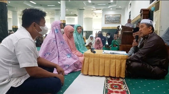 Foto Tiga Wanita Cantik dan Seorang Pria Masuk Islam di Pekanbaru