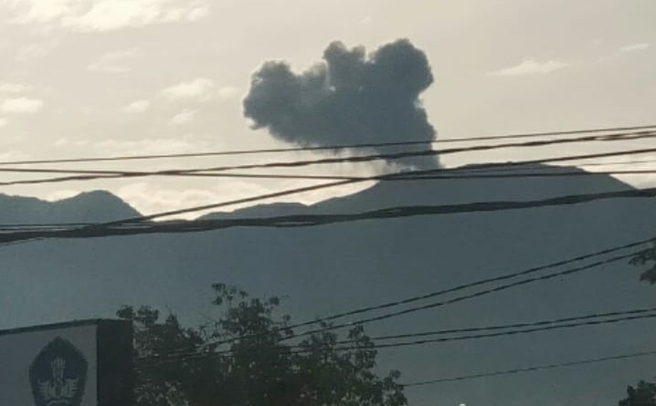 Foto Gunung Marapi Status Waspada, Warga Dilarang Beraktivitas di Radius 3 Km