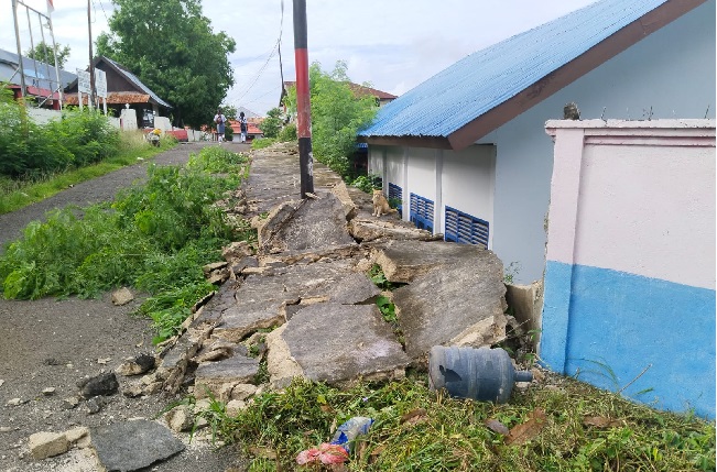 Foto Sejumlah Rumah Warga Kepulauan Tanimbar Maluku Rusak Akibat Gempa M7,6