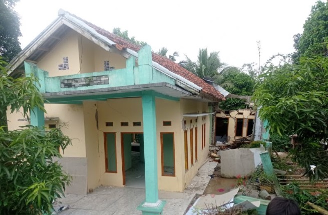 Foto 16 Rumah di Lebak Rusak Akibat Pergerakan Tanah