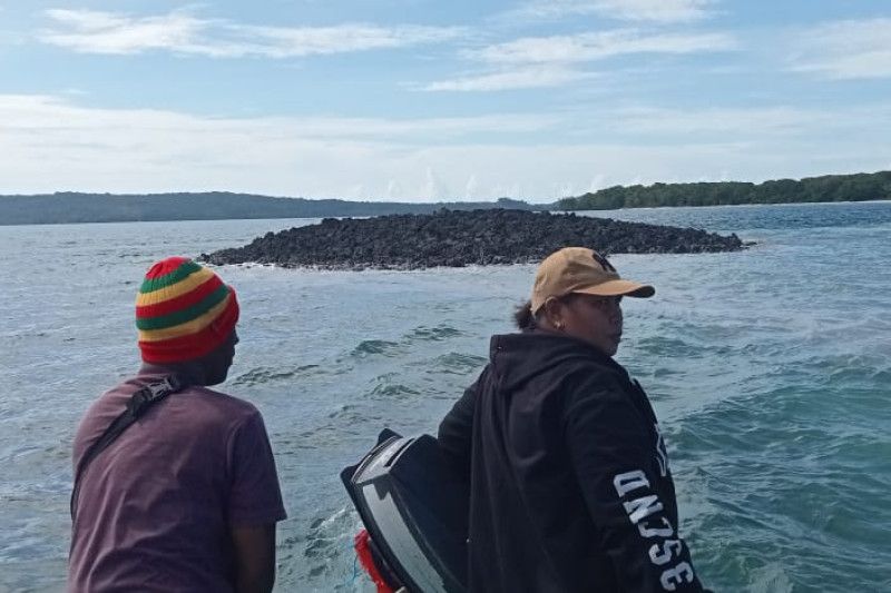 Foto Pulau Baru Muncul Usai Gempa M7,5 Maluku