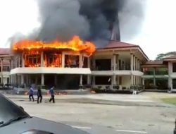 Foto Kebakaran, Api Berkobar di Gedung DPRD Inhu