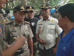 Foto Berharap Pantai Muaro Lasak Tertata Rapi, Pol PP Lakukan Pendekatan pada Pedagang