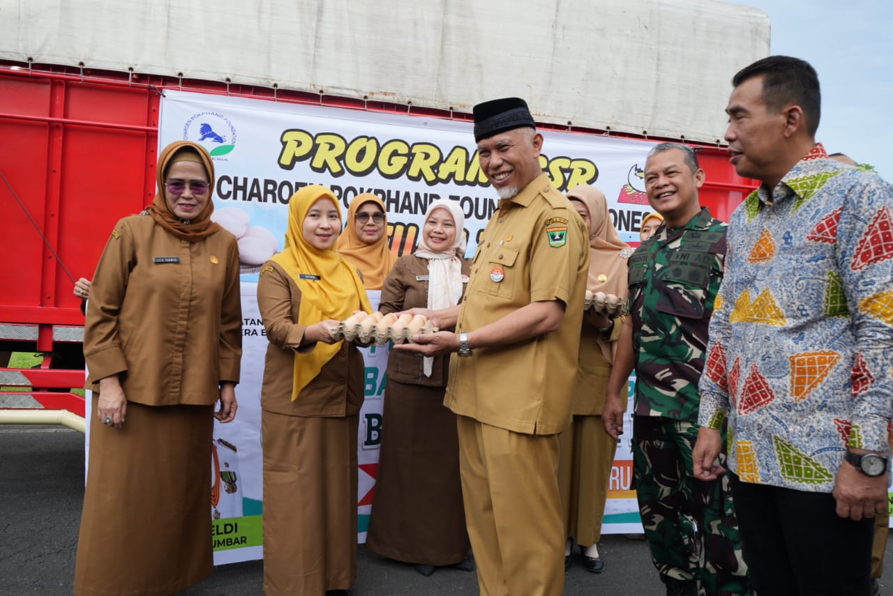 Foto Ikut Entaskan Stunting, PT Charoen Pokphand Serahkan 300 Ribu Butir Telur pada Pemprov Sumbar