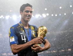 Foto Raphael Varane Pensiun dari Timnas Prancis