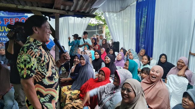 Foto Reses Suwirpen Suib, Masyarakat Keluhkan Daya Tambuh Sekolah Negeri