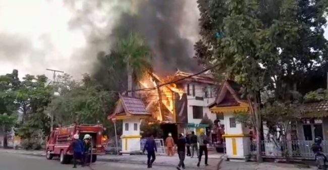 Foto Gedung Mal Pelayanan Publik DPMPTSP Pekanbaru Terbakar